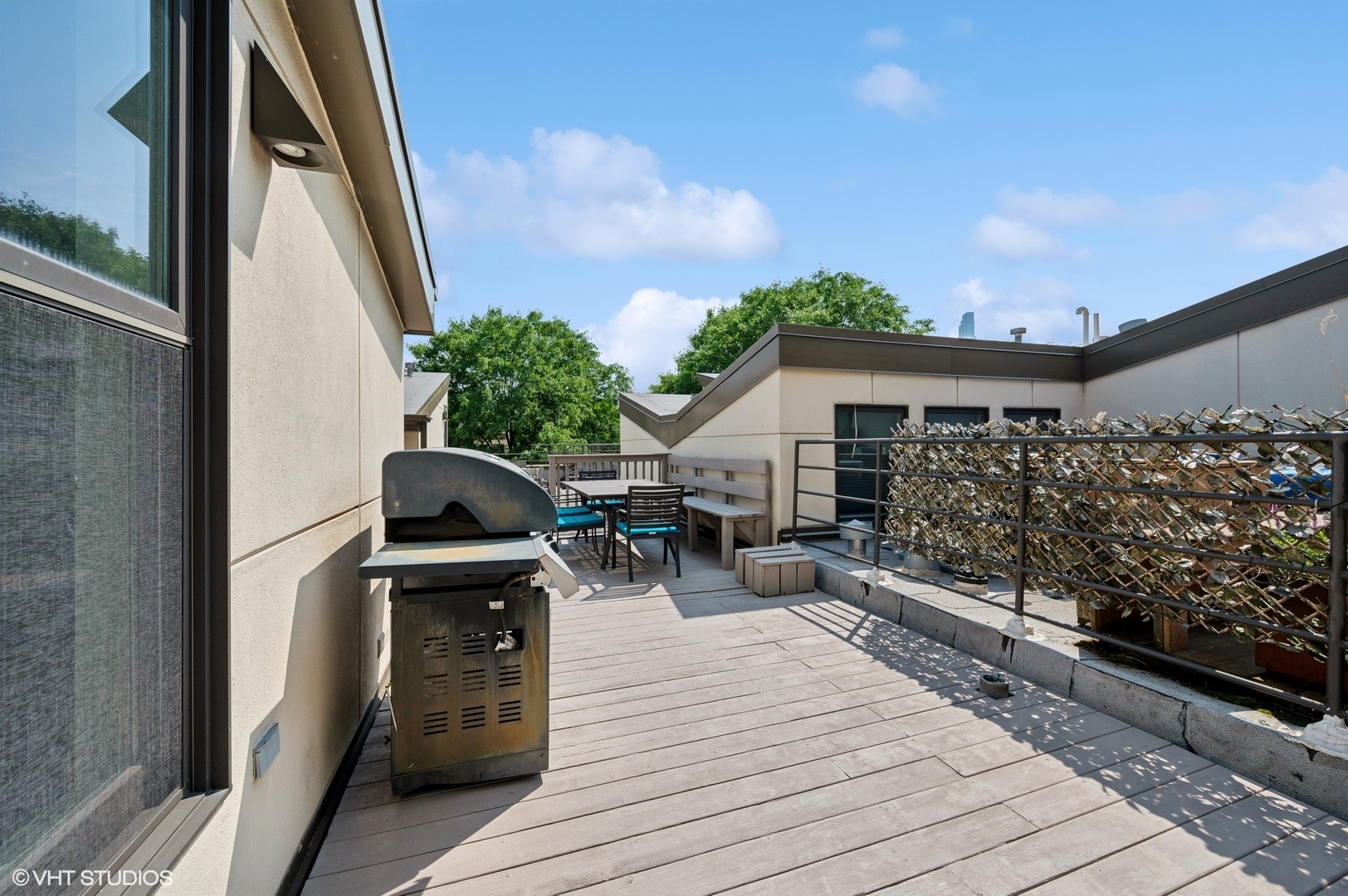 933 N Kingsbury Street