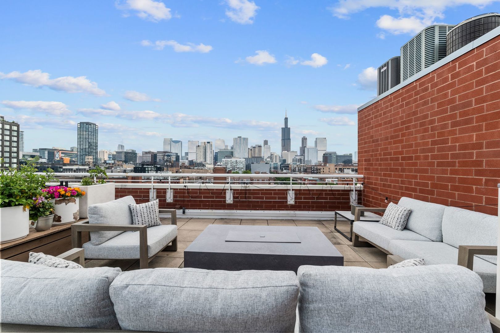 1148 W Monroe Street Unit: 6NE