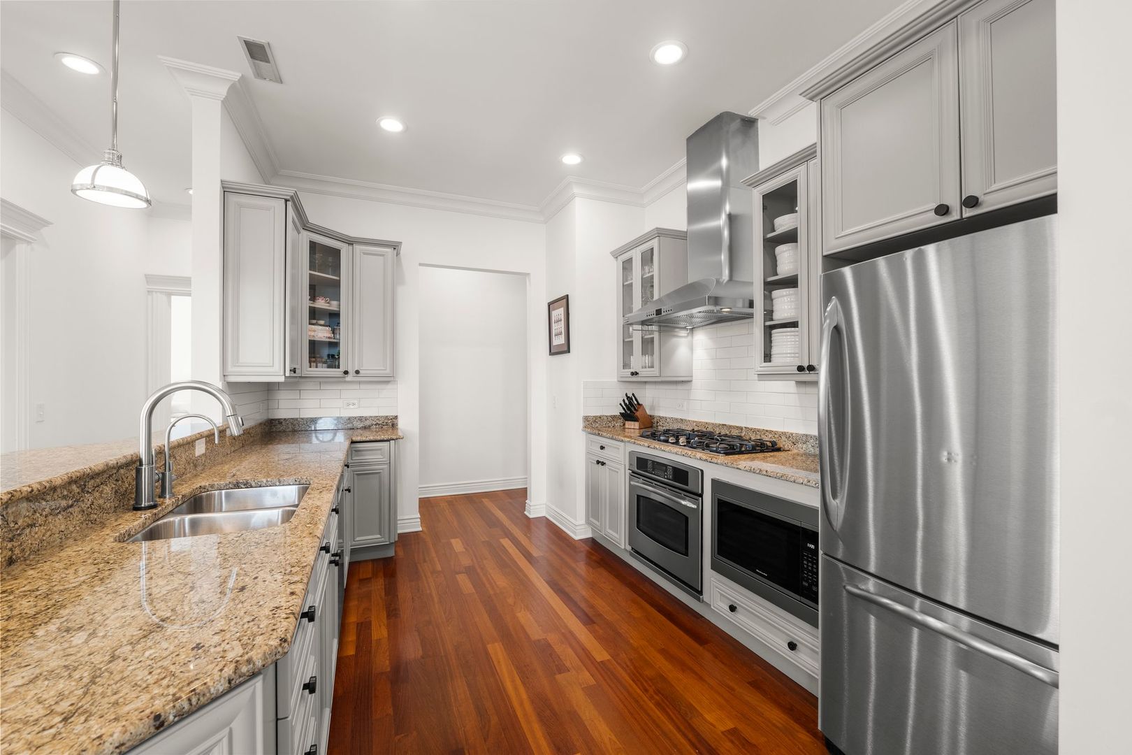 1148 W Monroe Street Unit: 6NE