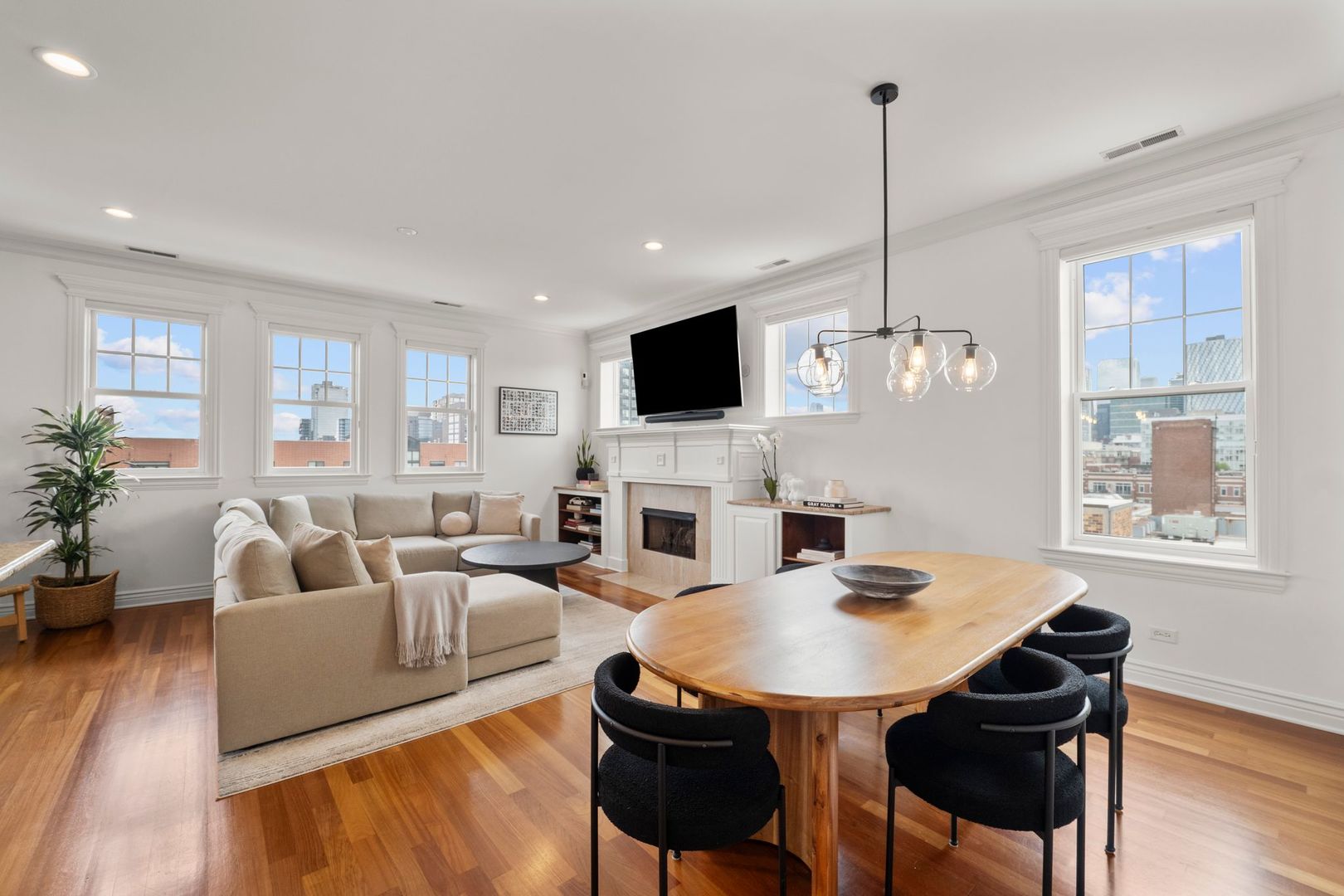 1148 W Monroe Street Unit: 6NE