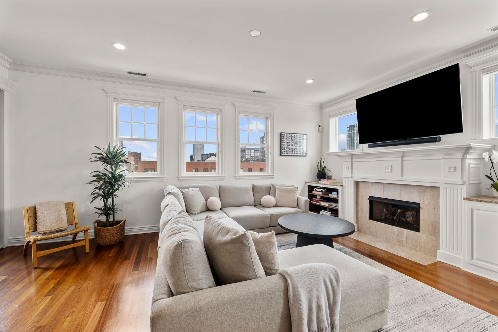 1148 W Monroe Street Unit: 6NE