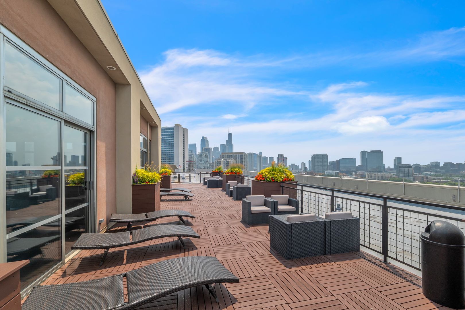 900 N Kingsbury Street Unit: 830