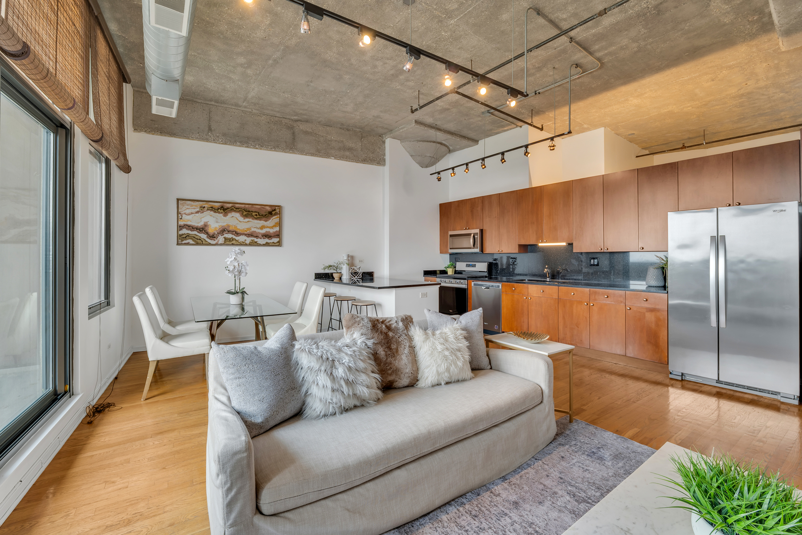 900 N Kingsbury Street Unit: 830