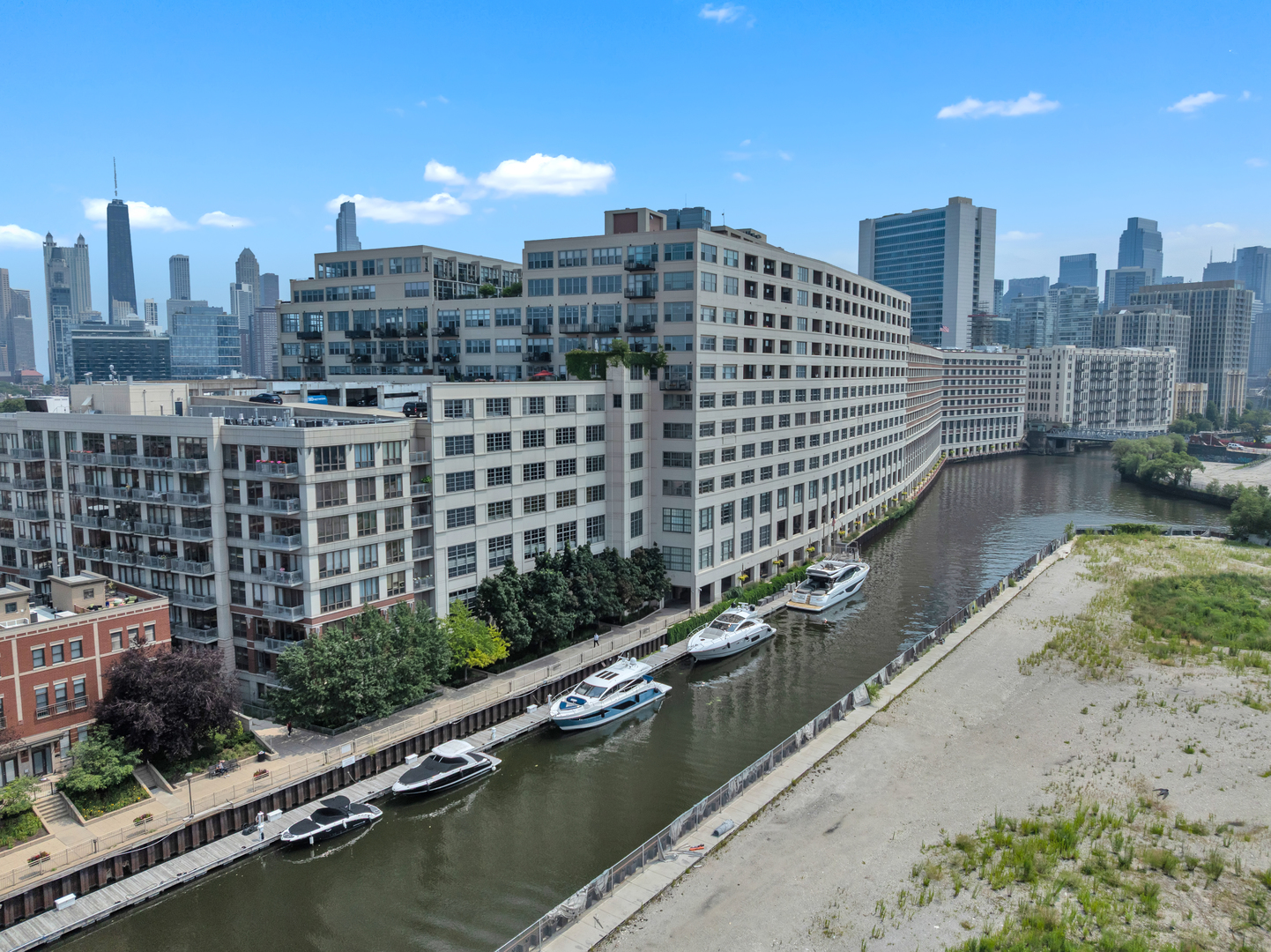 900 N Kingsbury Street Unit: 830