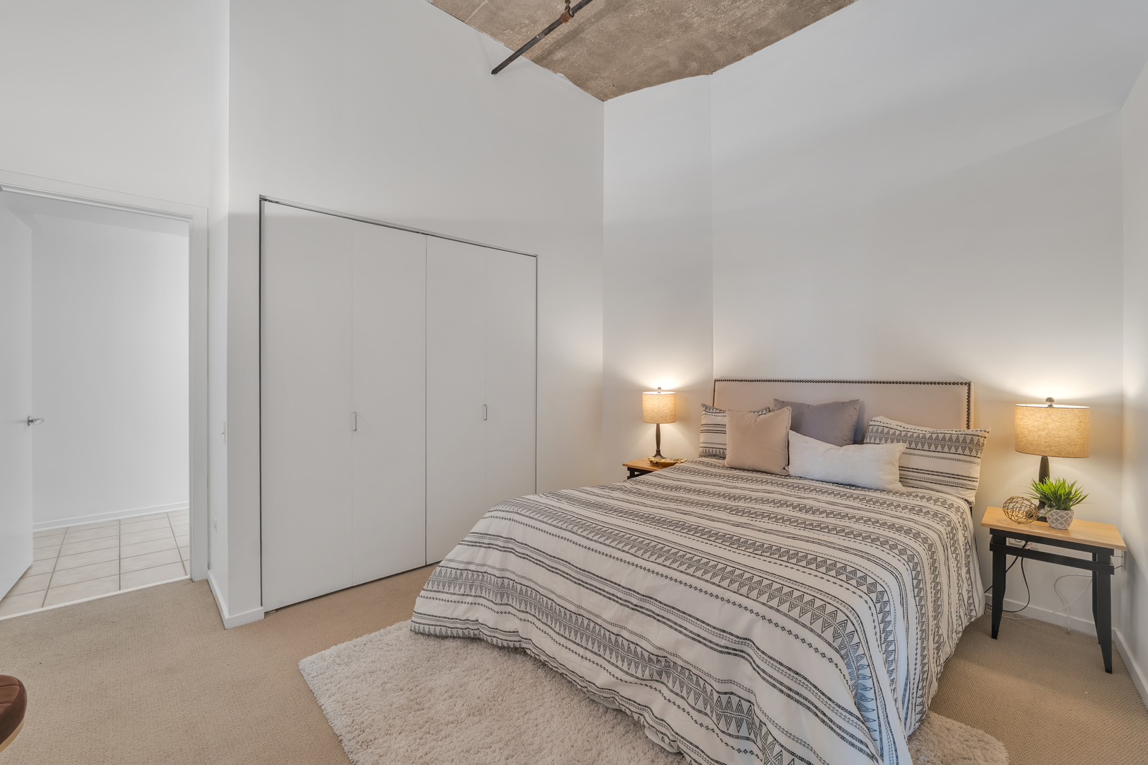 900 N Kingsbury Street Unit: 830