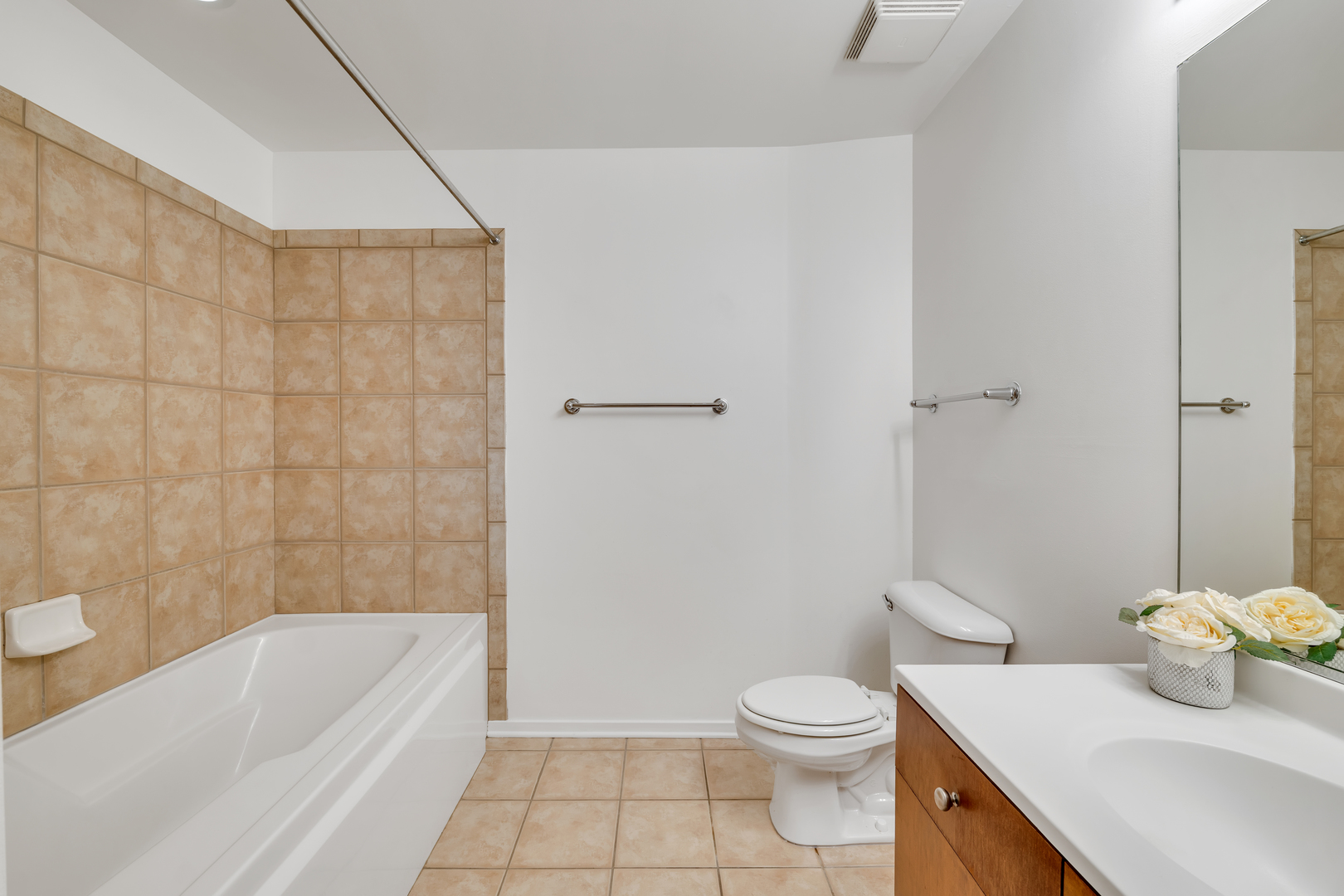 900 N Kingsbury Street Unit: 830