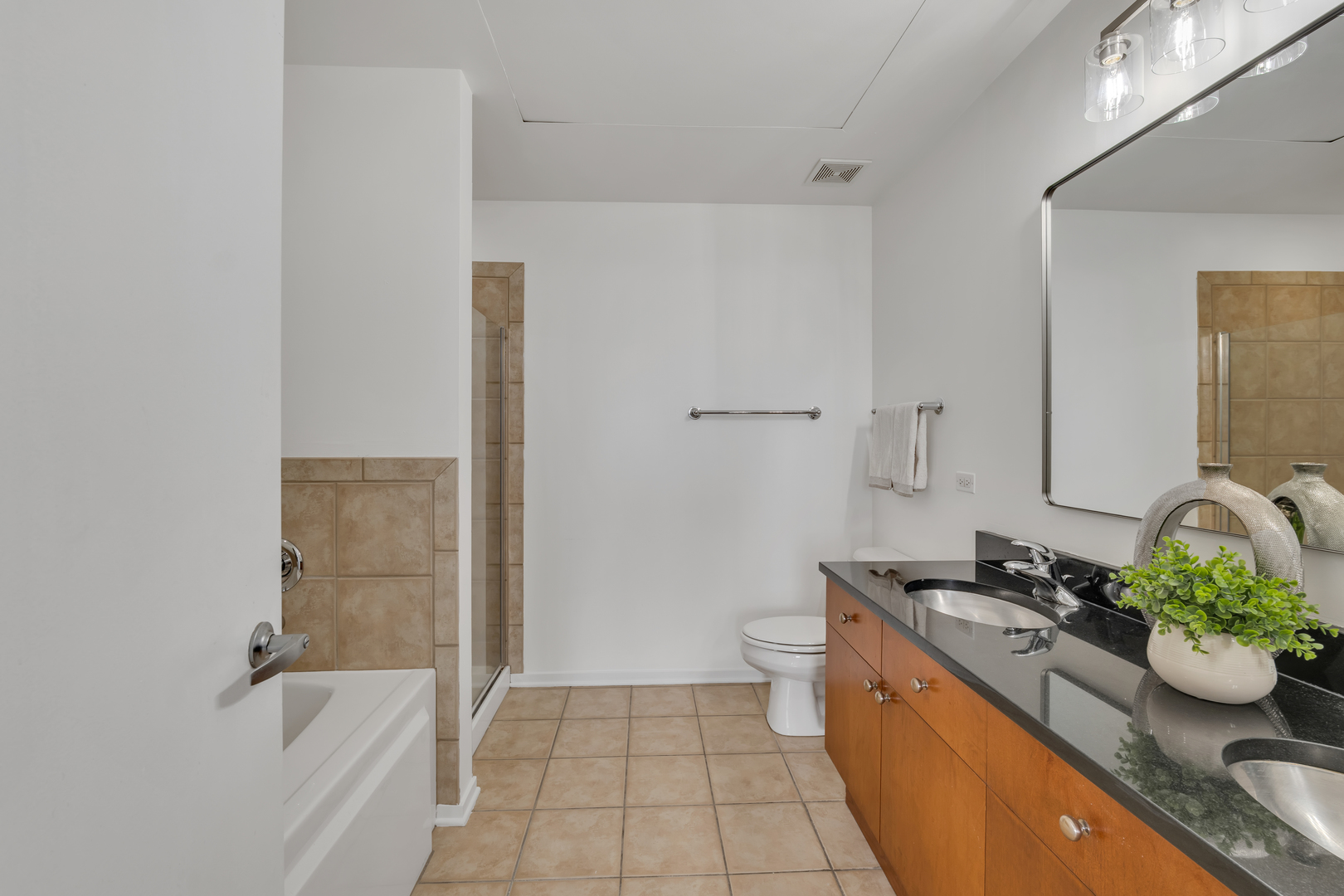 900 N Kingsbury Street Unit: 830