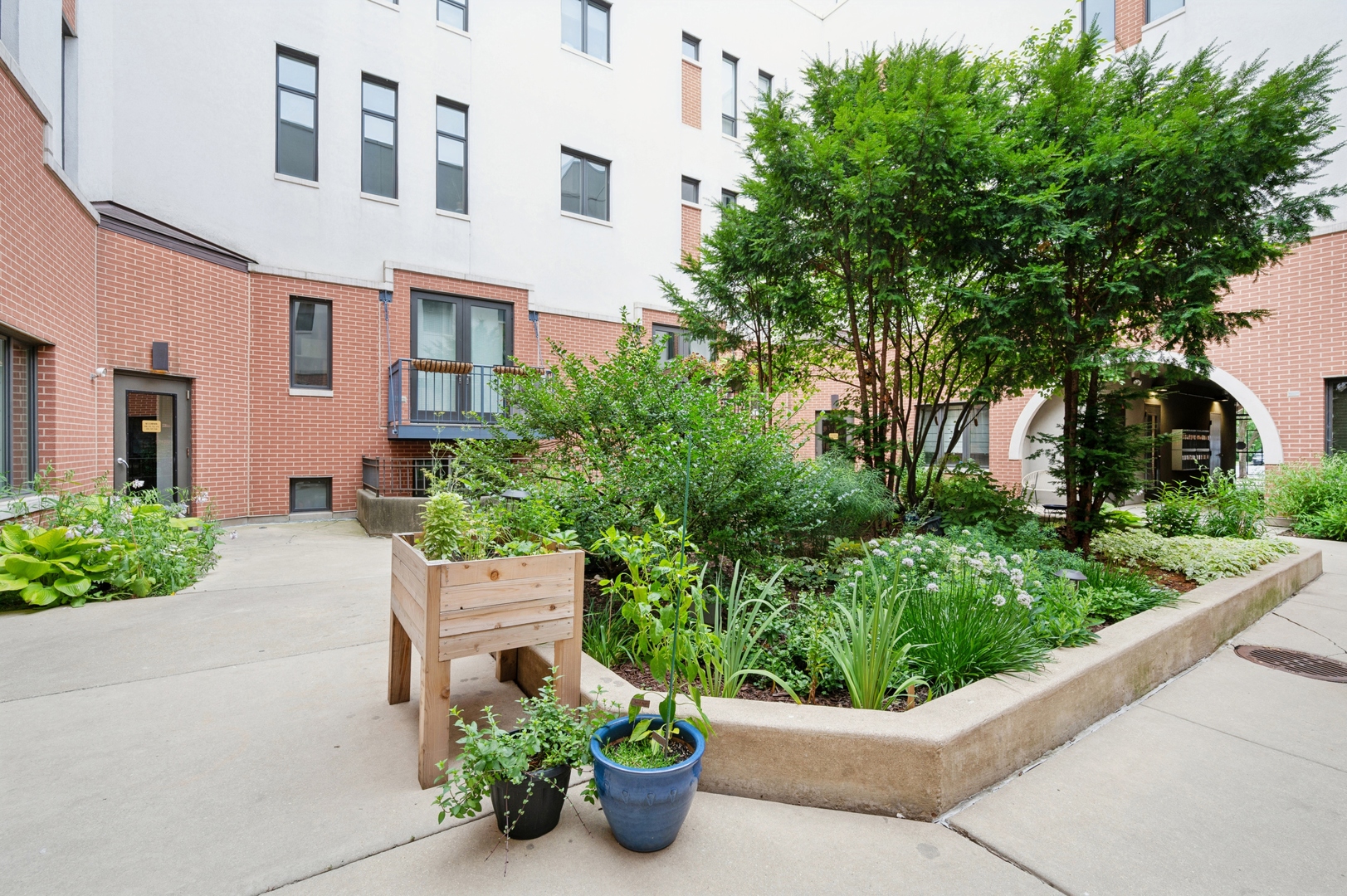 2065 N KEDZIE Avenue Unit: 112