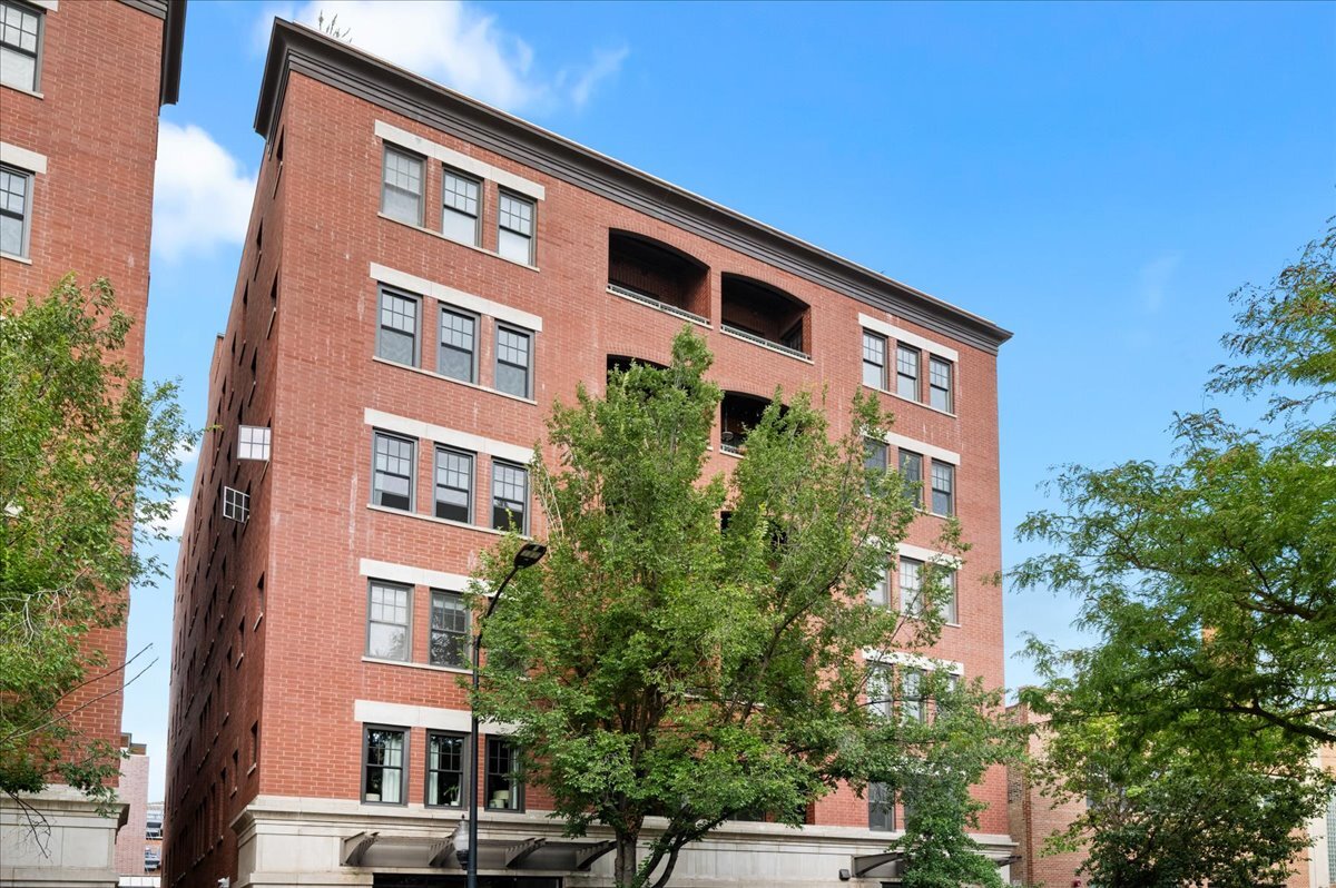 1148 W Monroe Street Unit: 6SE