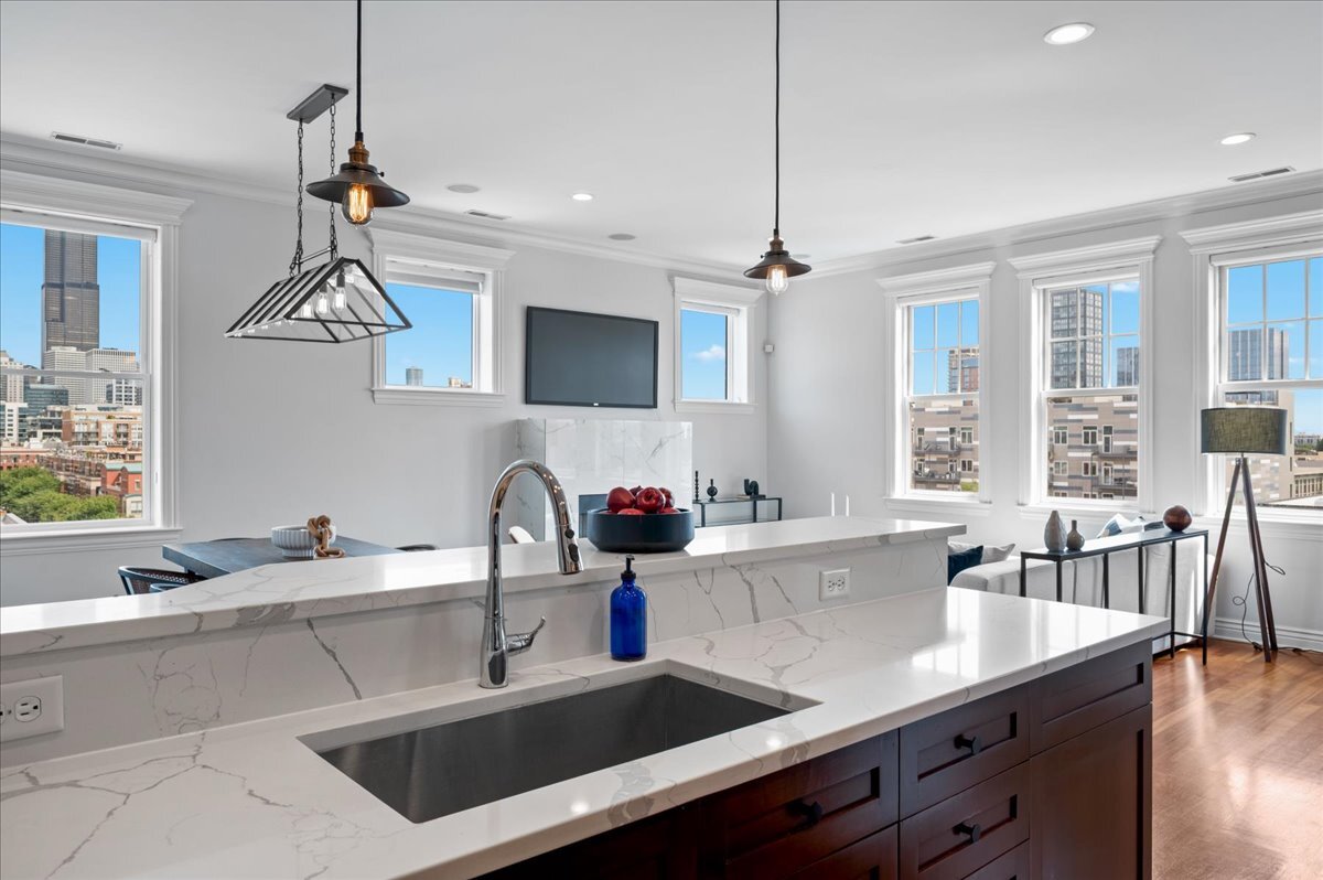 1148 W Monroe Street Unit: 6SE