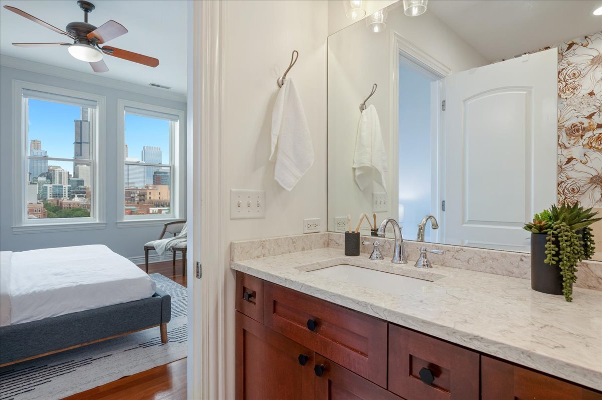 1148 W Monroe Street Unit: 6SE