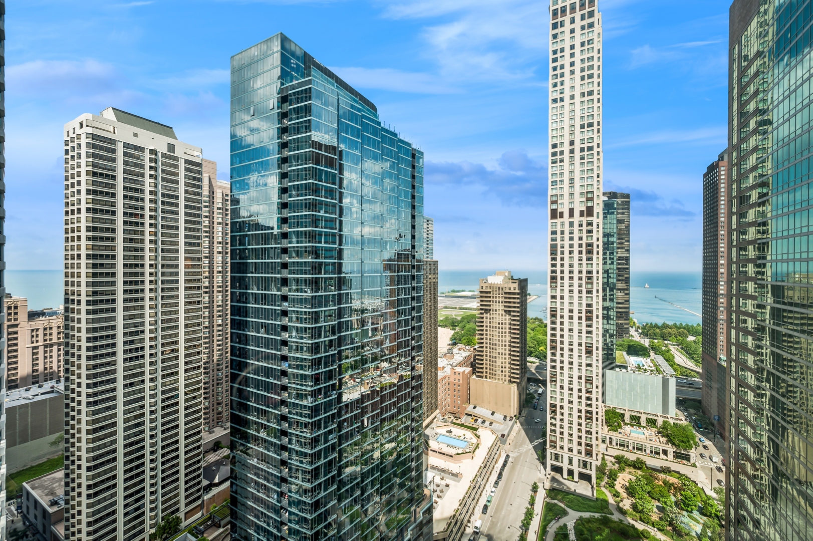 512 N McClurg Court Unit: 2902