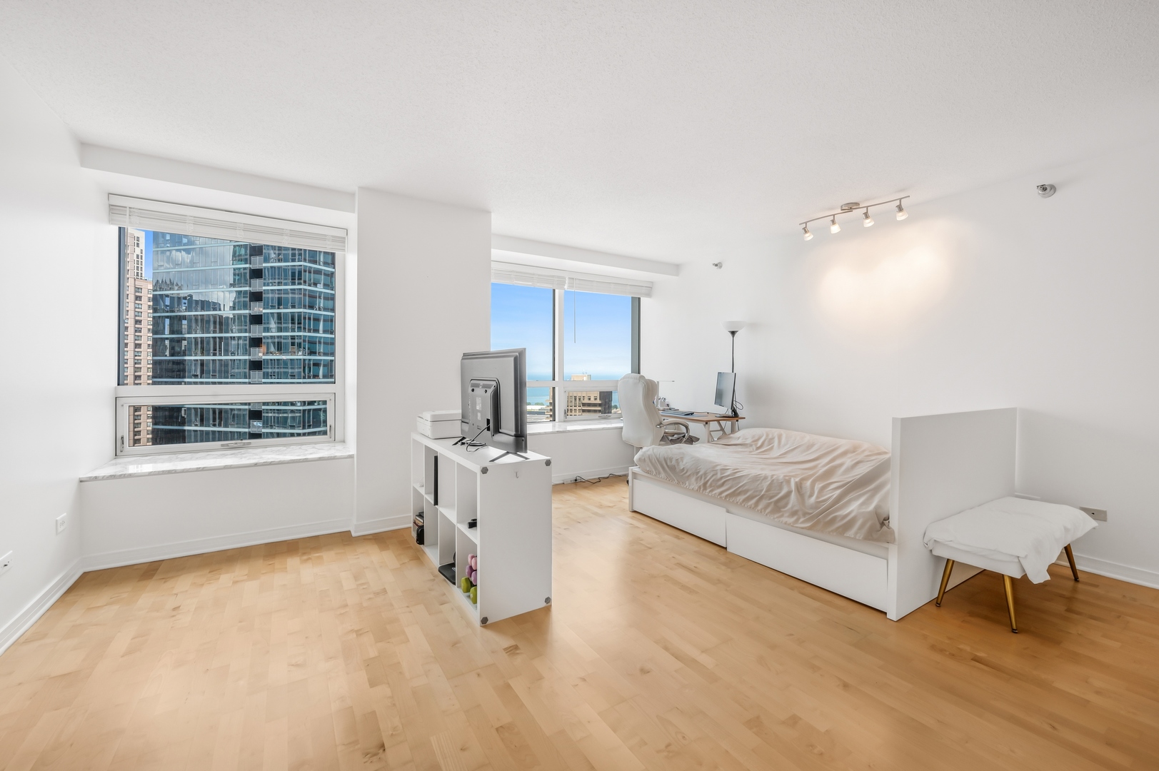 512 N McClurg Court Unit: 2902