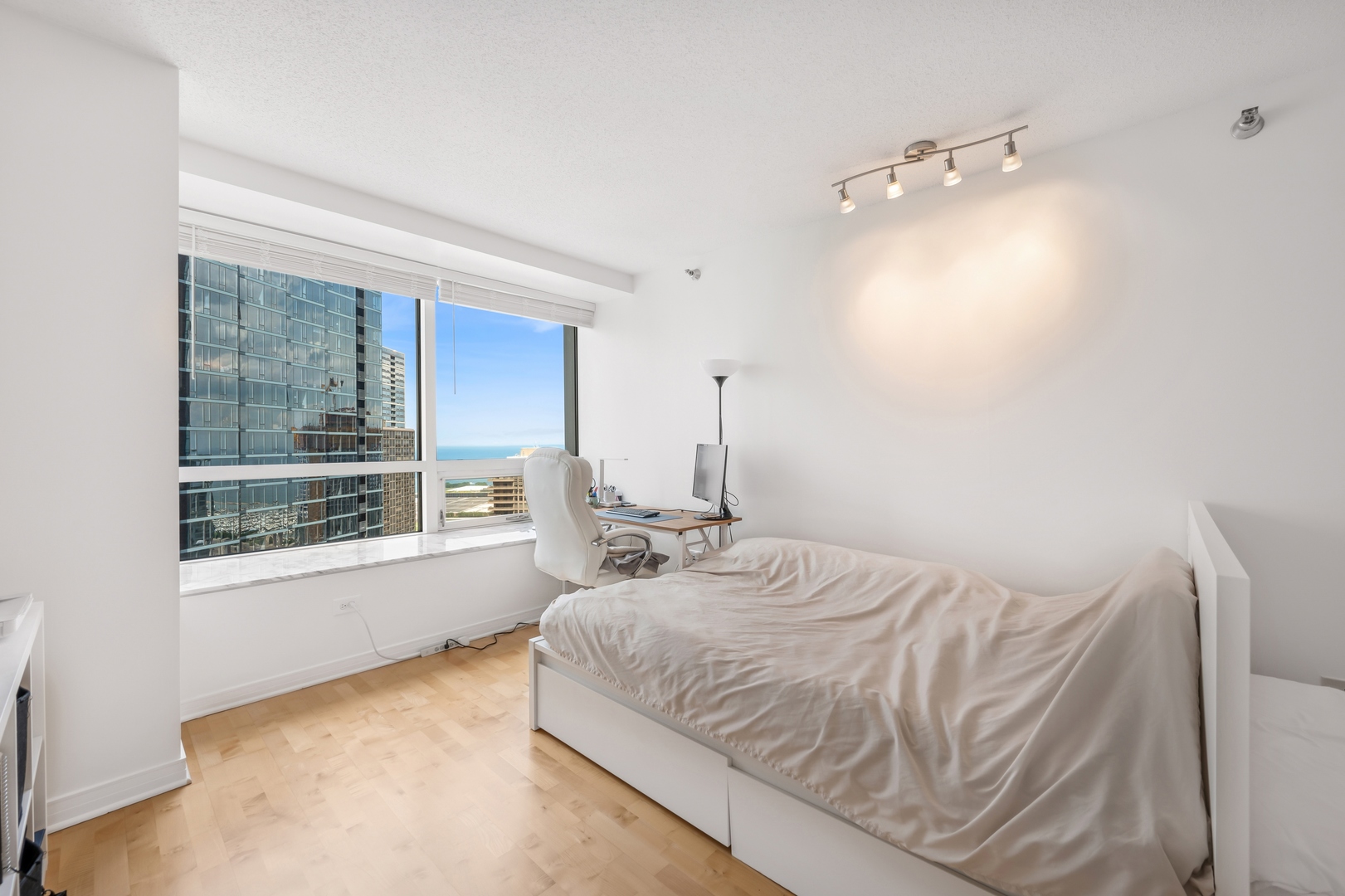 512 N McClurg Court Unit: 2902