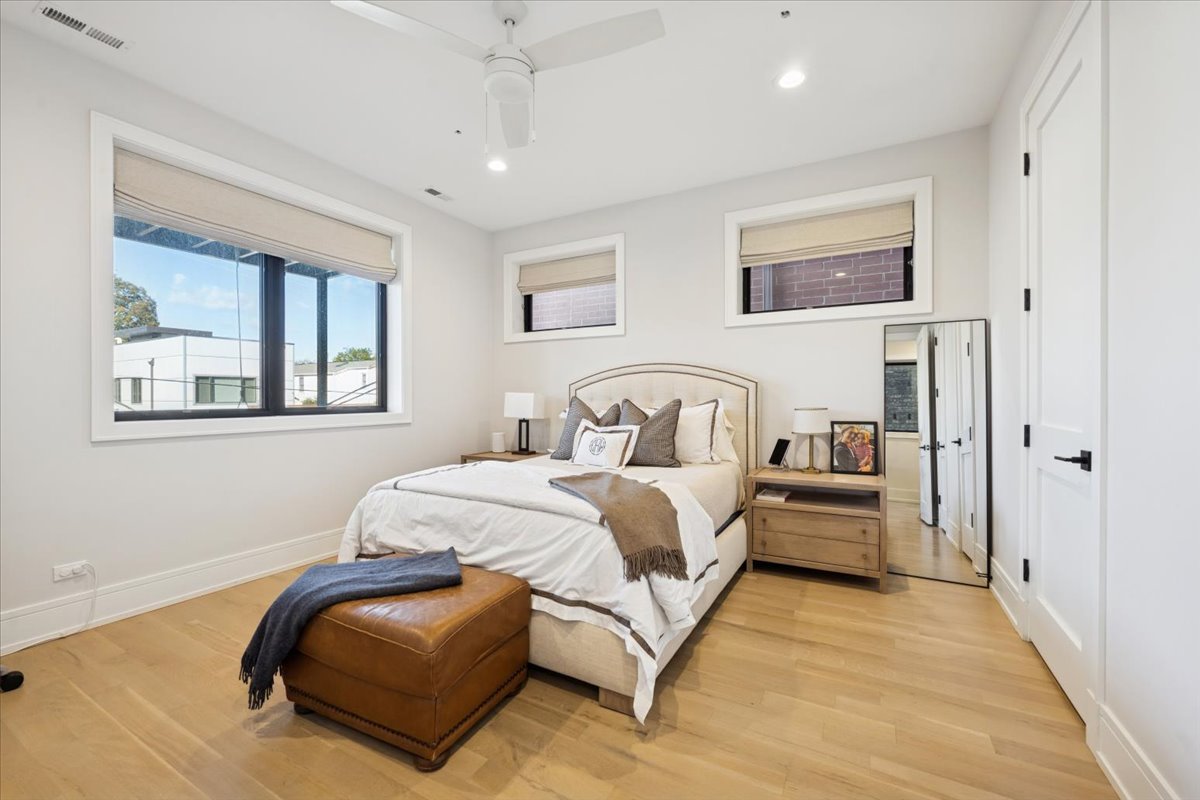2228 W Belmont Avenue Unit: 2