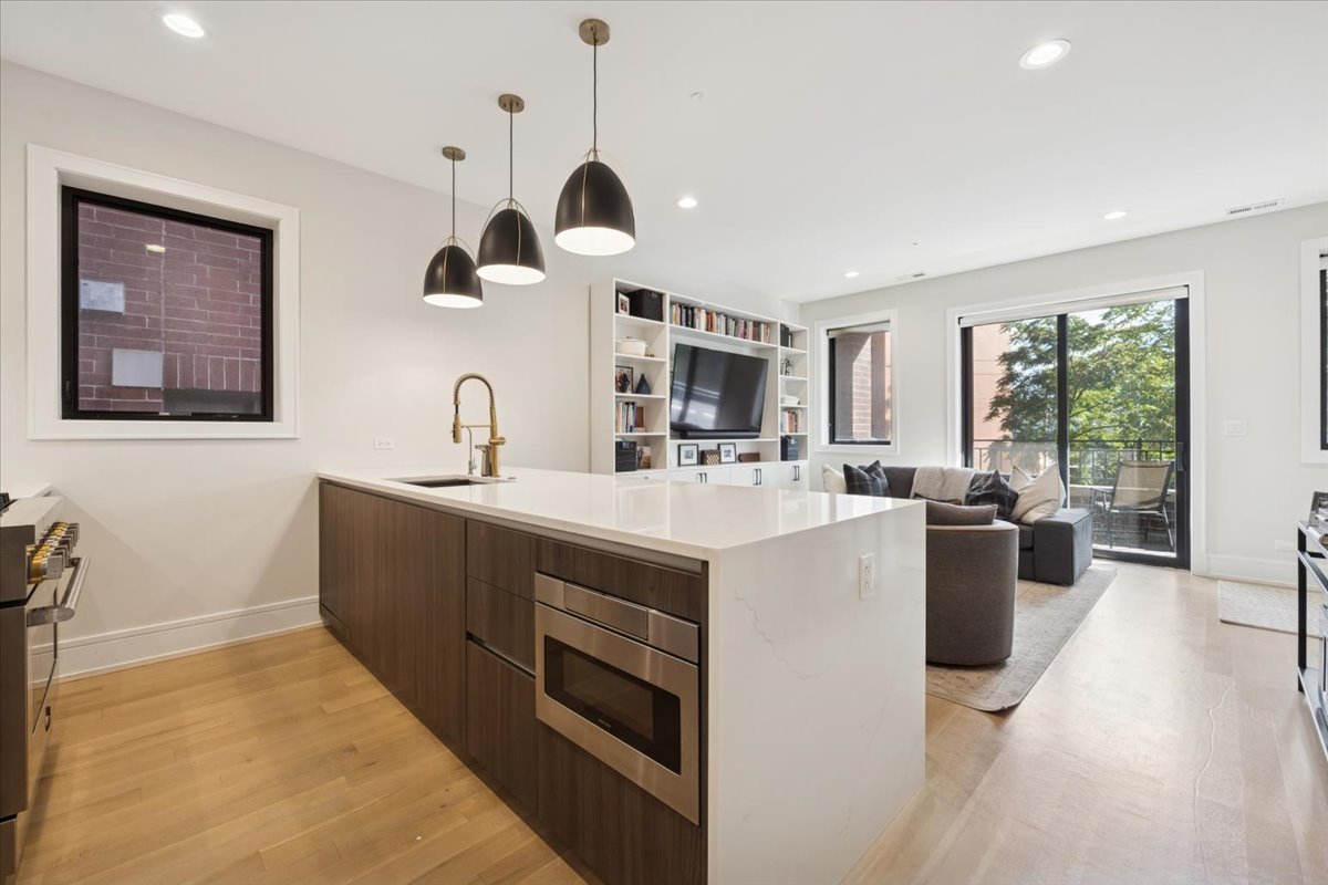 2228 W Belmont Avenue Unit: 2