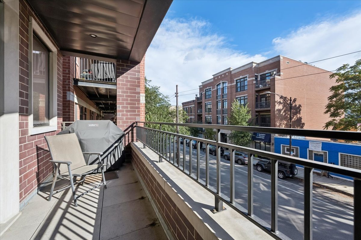 2228 W Belmont Avenue Unit: 2