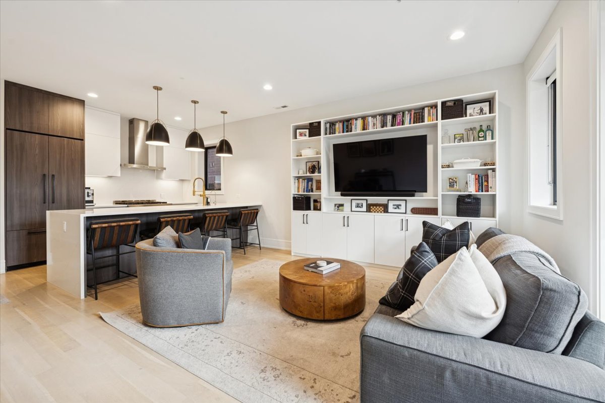 2228 W Belmont Avenue Unit: 2