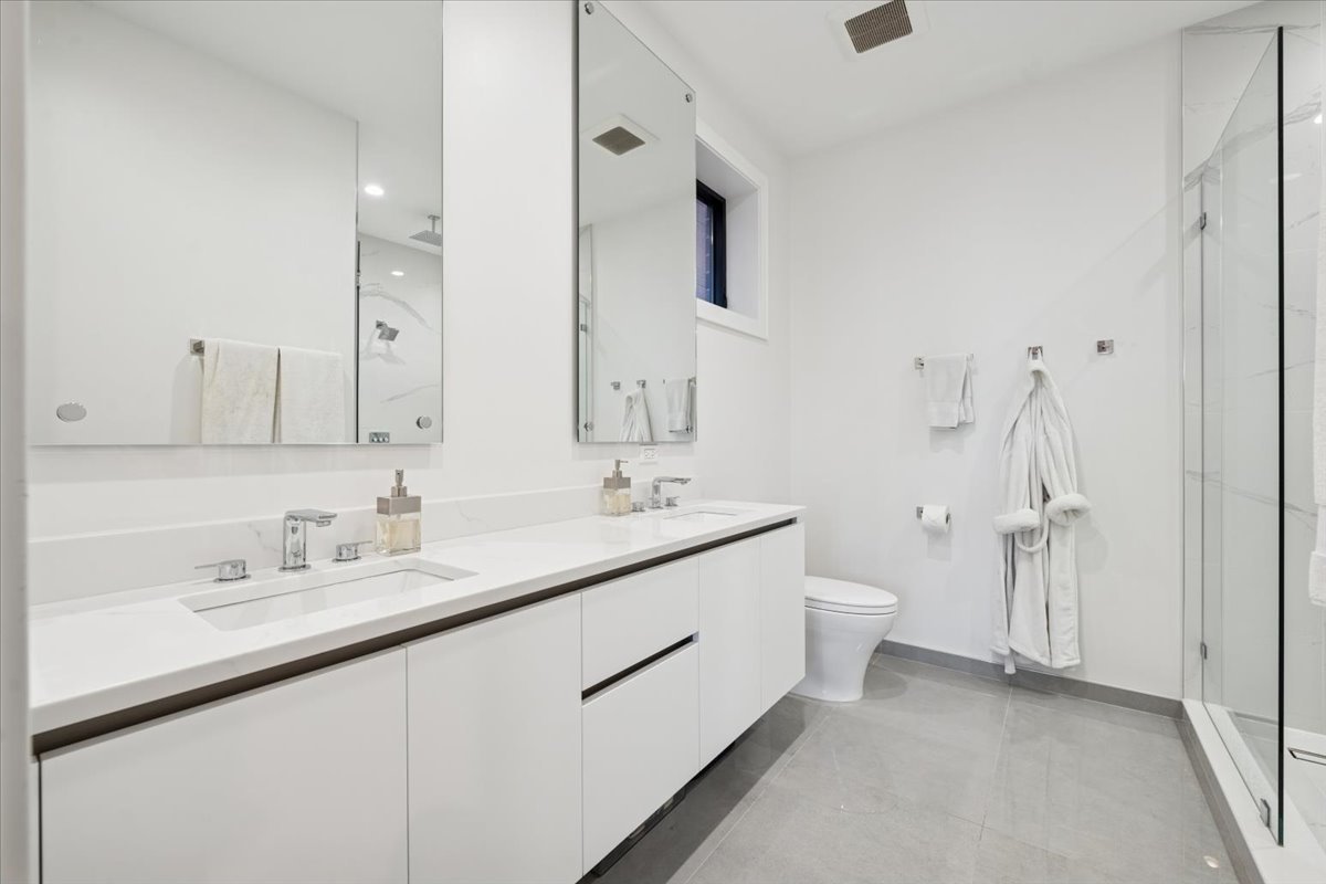 2228 W Belmont Avenue Unit: 2