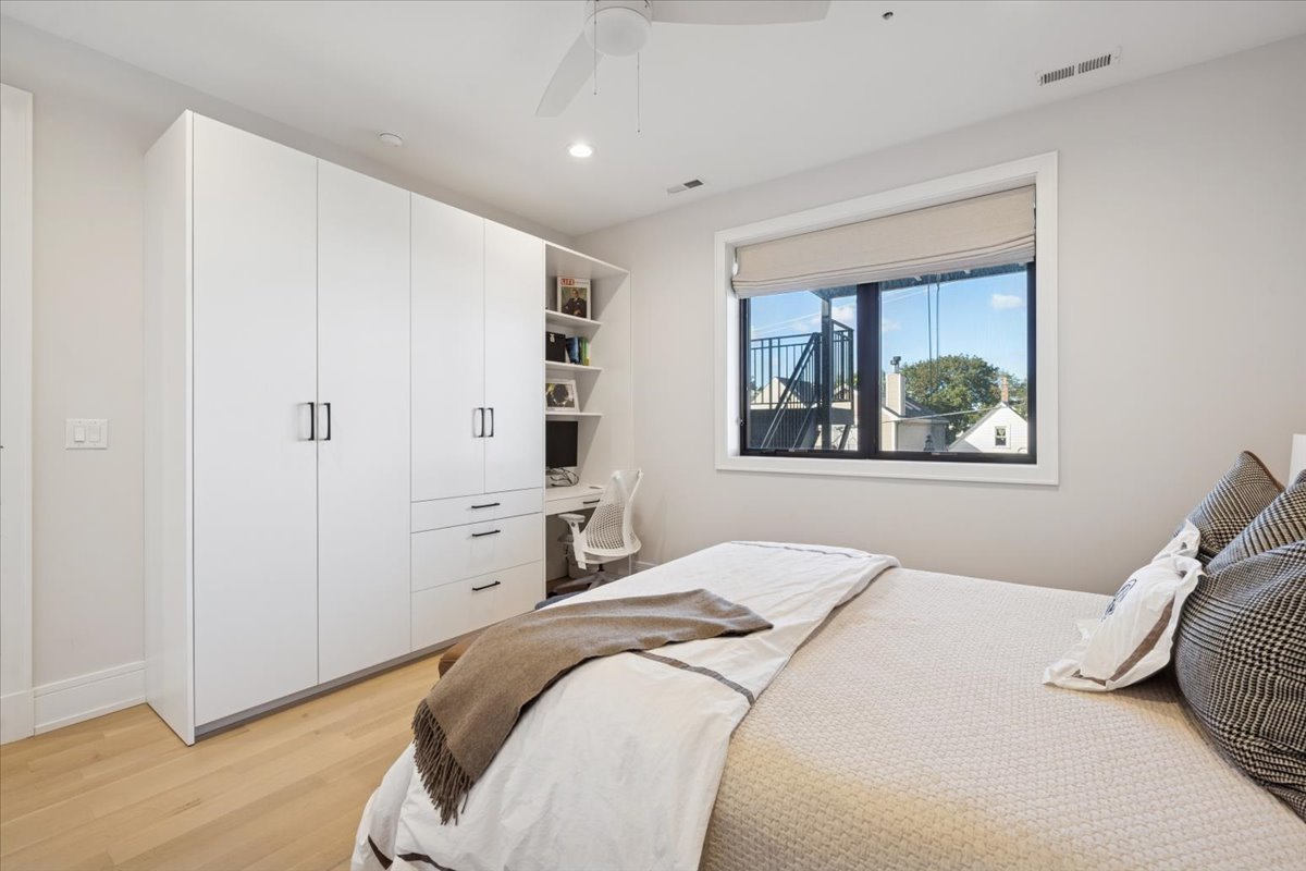 2228 W Belmont Avenue Unit: 2