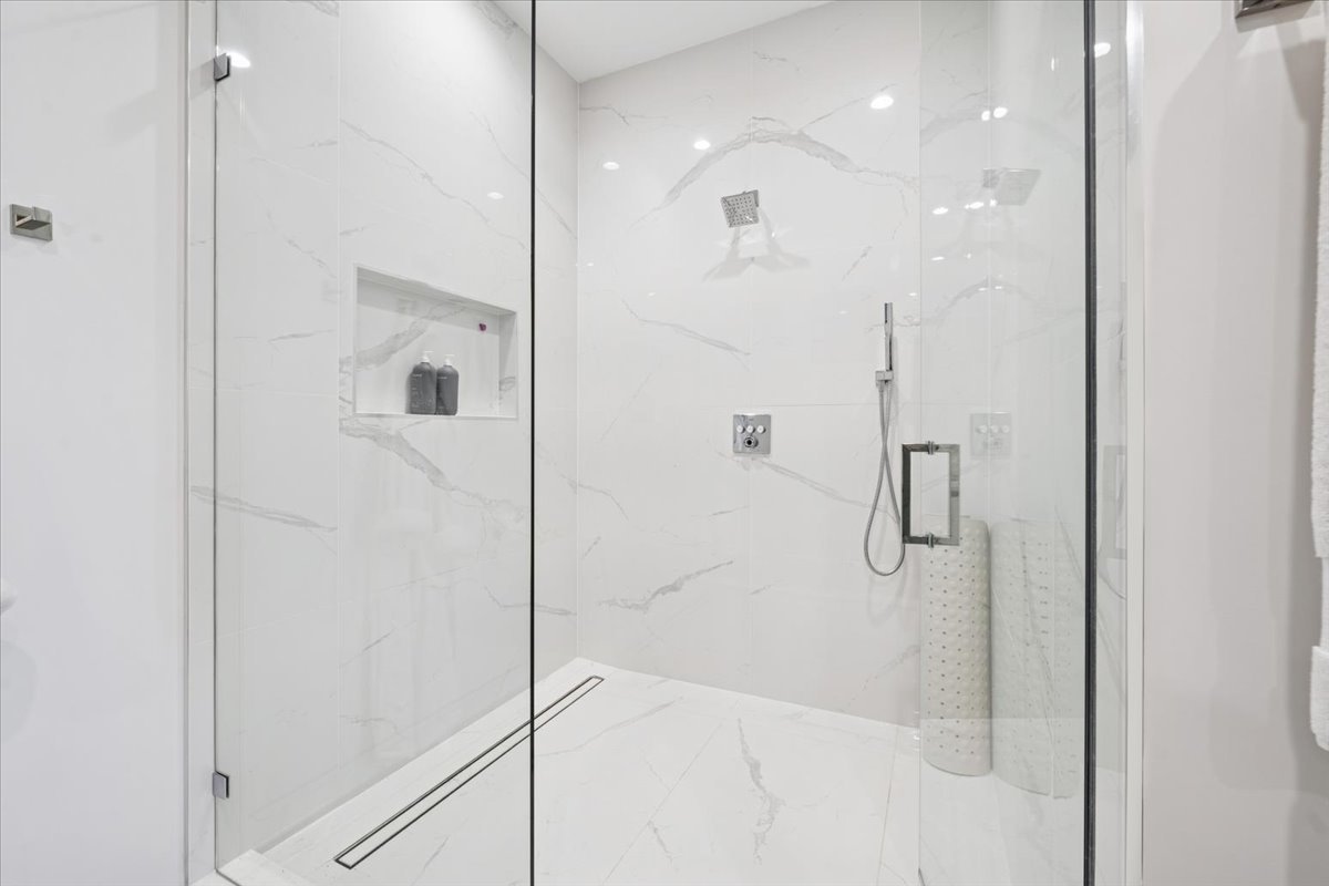 2228 W Belmont Avenue Unit: 2