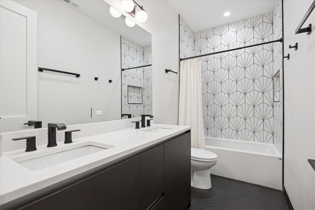 2228 W Belmont Avenue Unit: 2