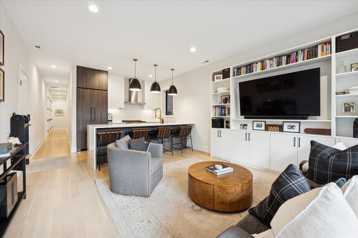 2228 W Belmont Avenue Unit: 2