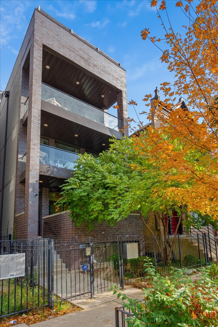 951 N Winchester Avenue Unit: 1