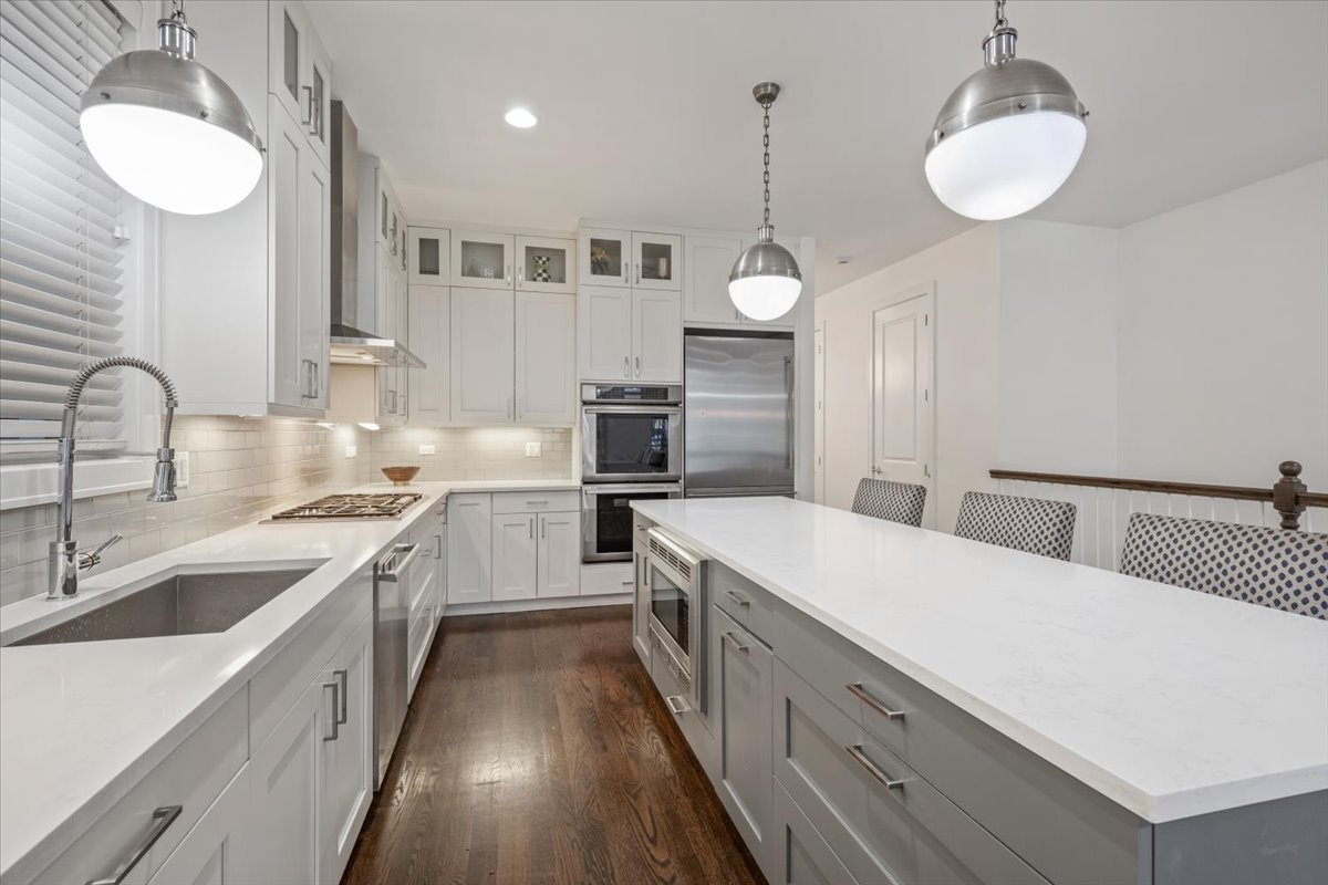 951 N Winchester Avenue Unit: 1