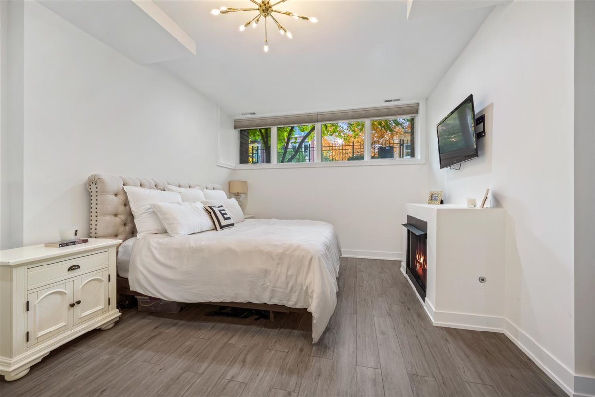 951 N Winchester Avenue Unit: 1