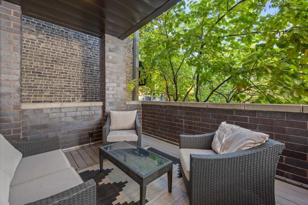 951 N Winchester Avenue Unit: 1