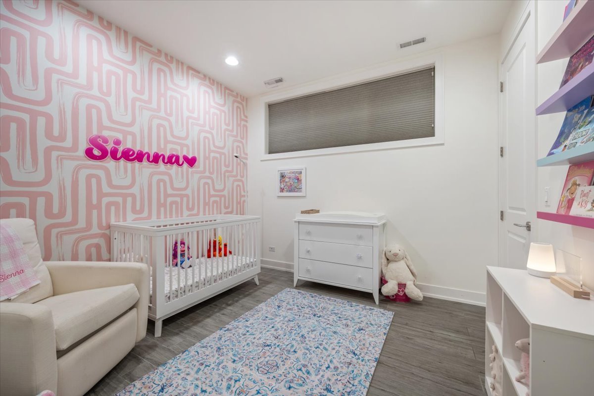 951 N Winchester Avenue Unit: 1