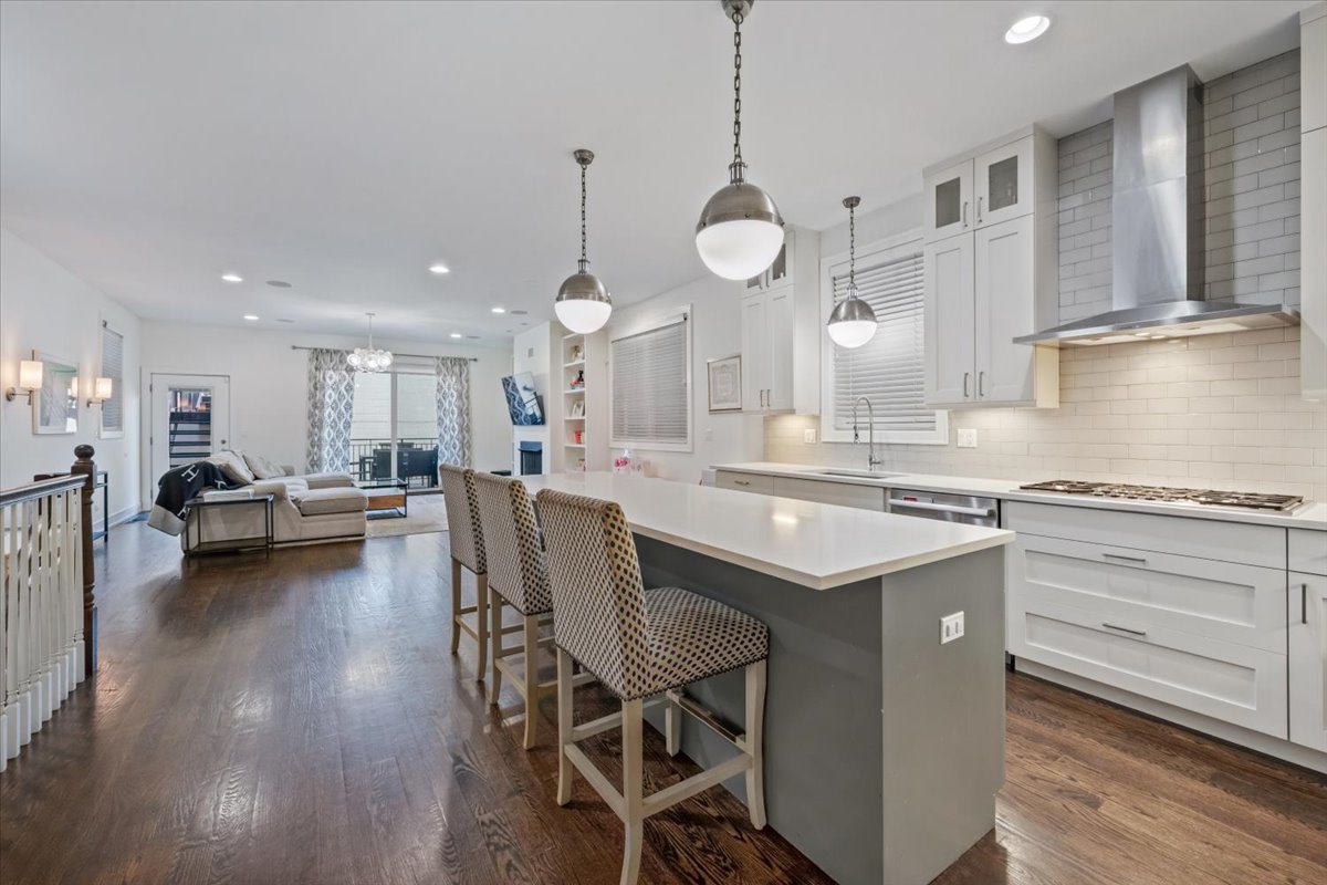 951 N Winchester Avenue Unit: 1