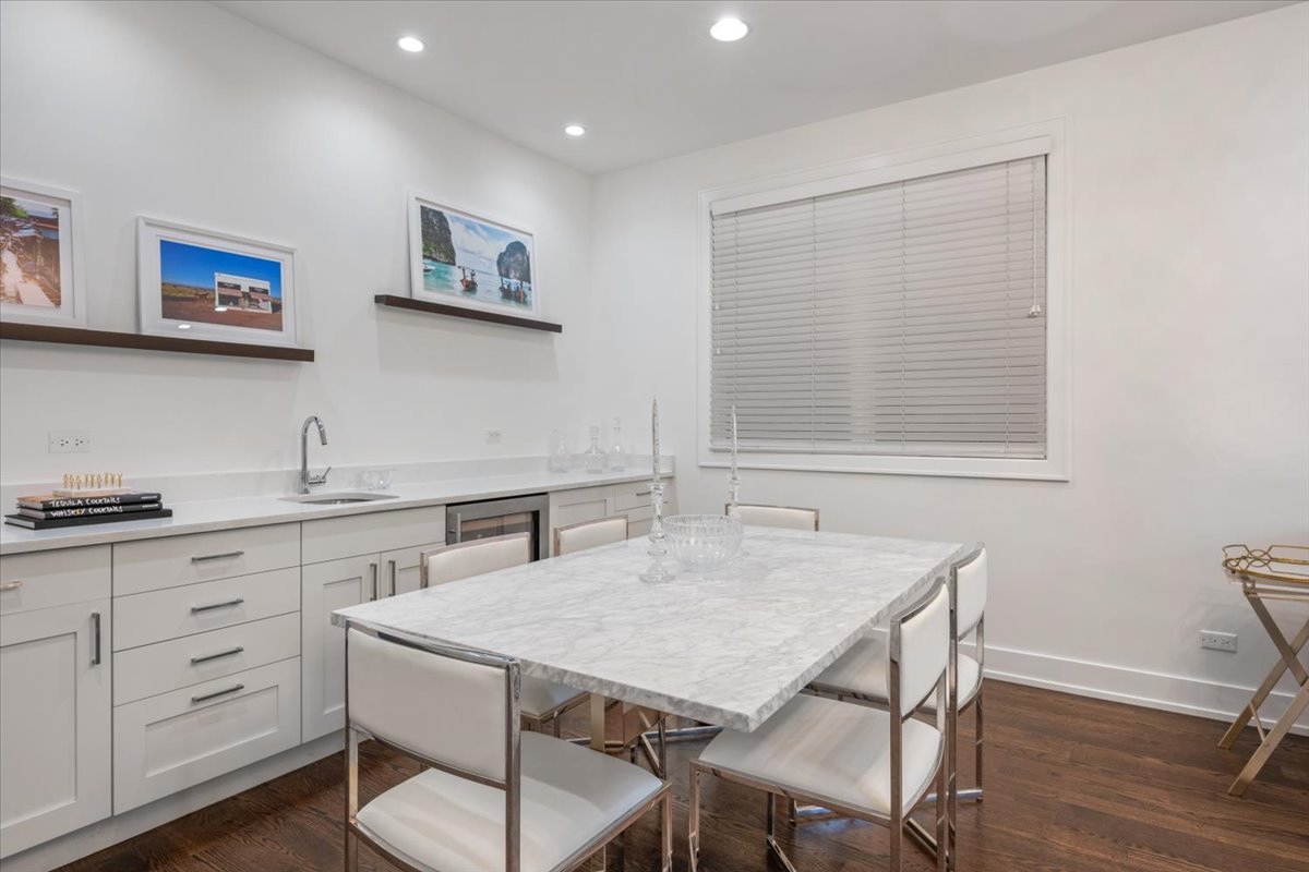 951 N Winchester Avenue Unit: 1