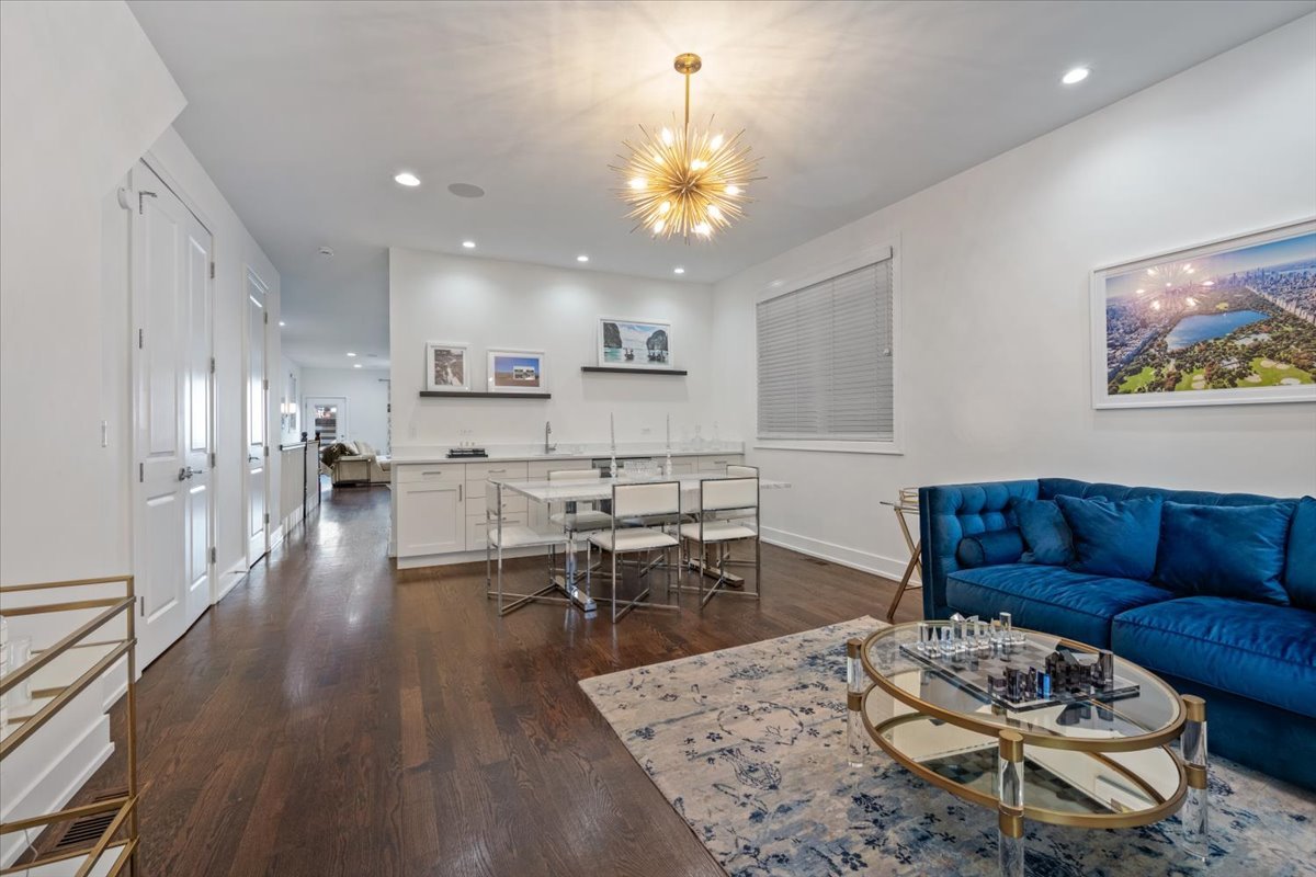 951 N Winchester Avenue Unit: 1