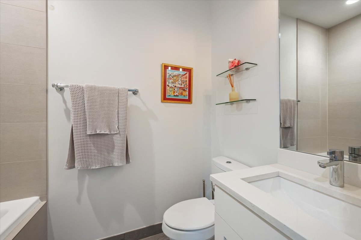 951 N Winchester Avenue Unit: 1
