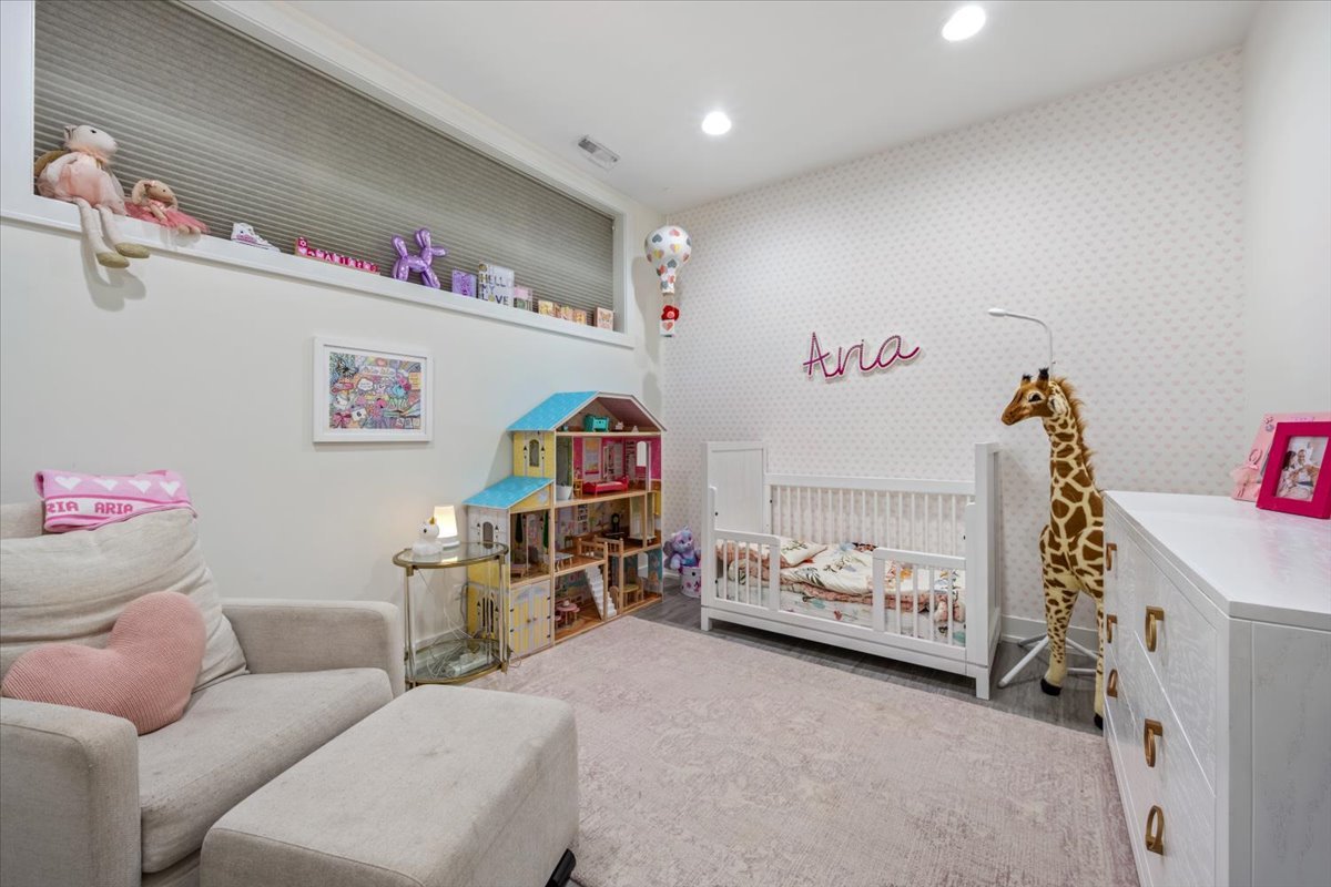 951 N Winchester Avenue Unit: 1