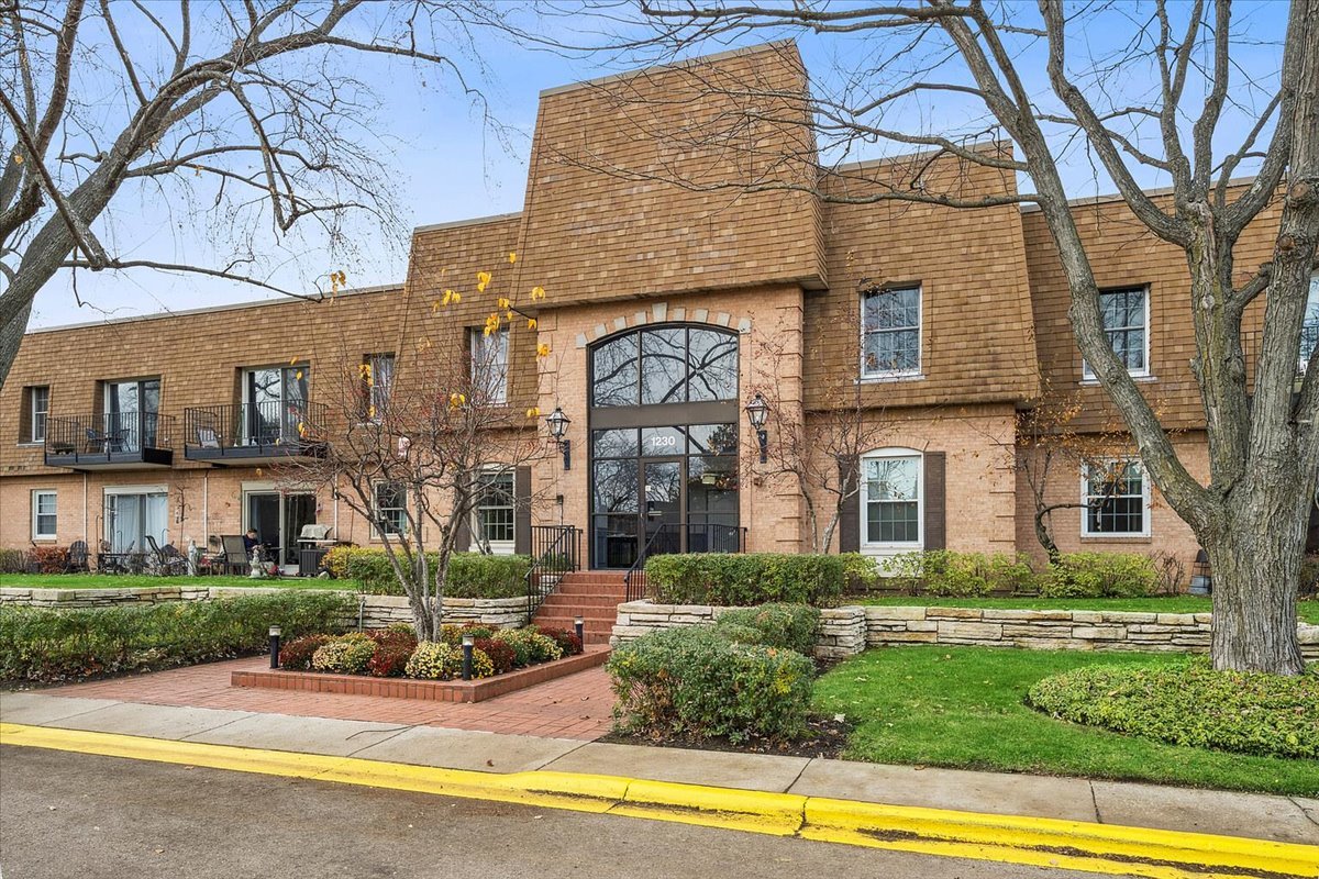 1230 Park Avenue W Unit: 213