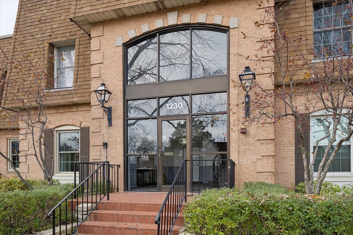 1230 Park Avenue W Unit: 213