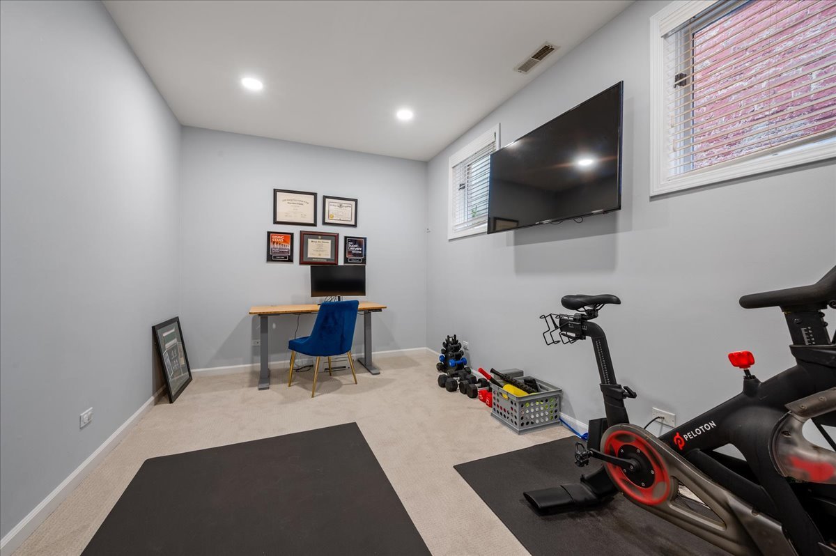 2140 W Haddon Avenue Unit: 1E