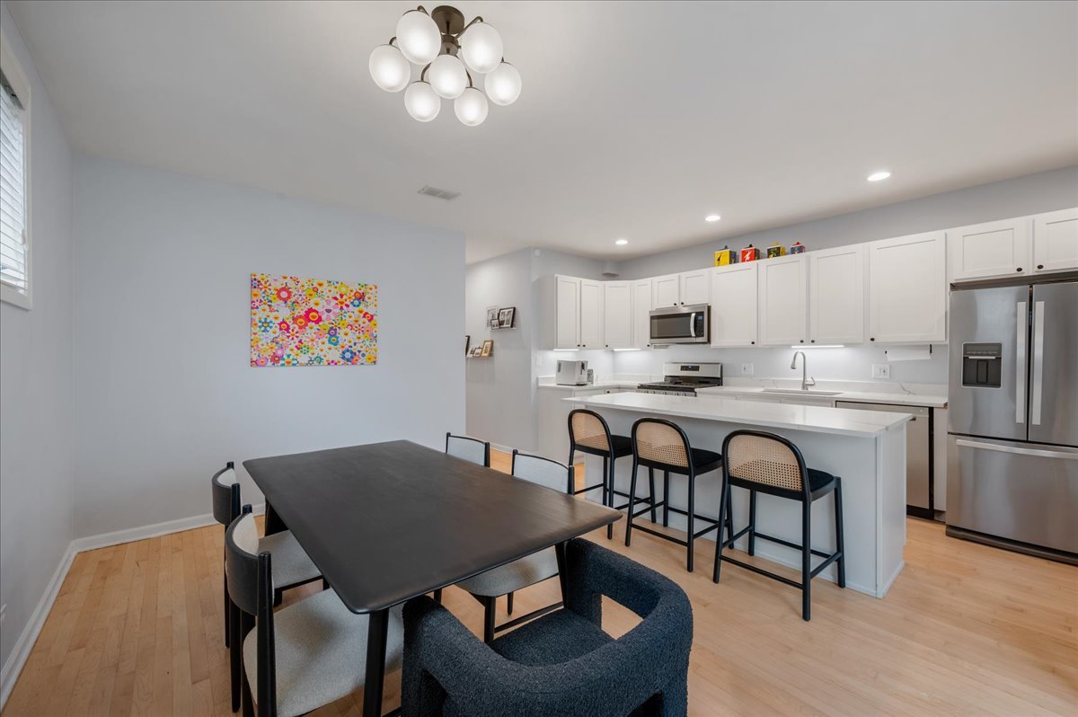 2140 W Haddon Avenue Unit: 1E