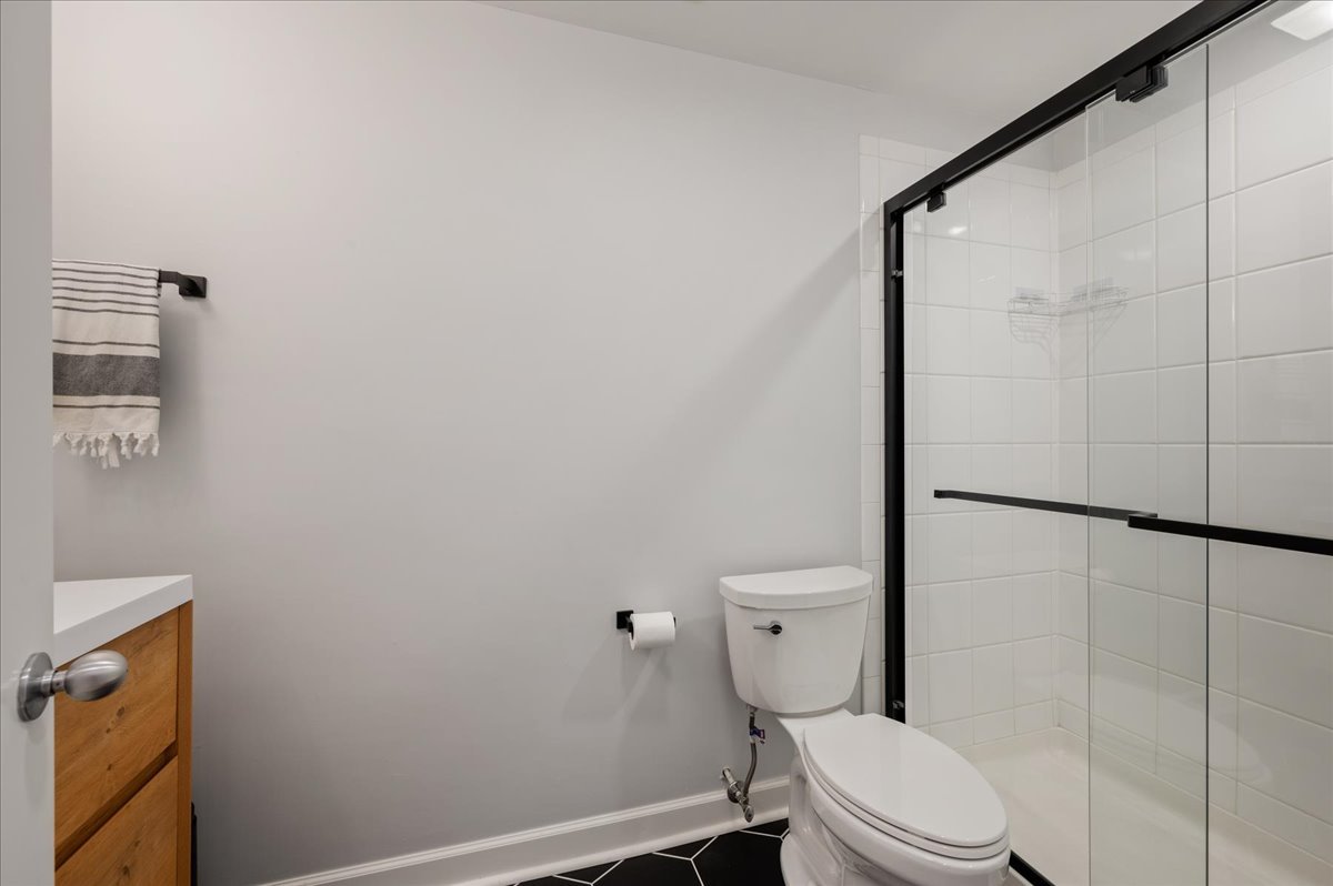 2140 W Haddon Avenue Unit: 1E