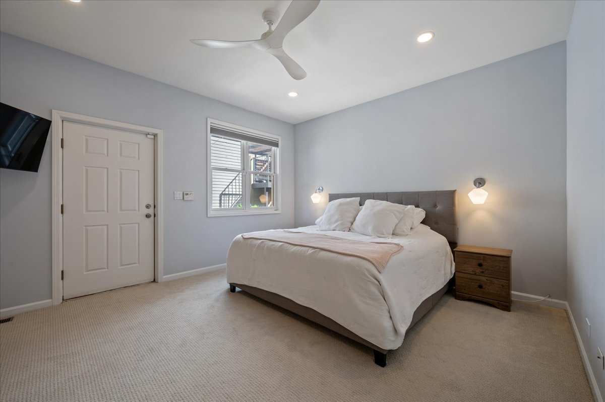 2140 W Haddon Avenue Unit: 1E