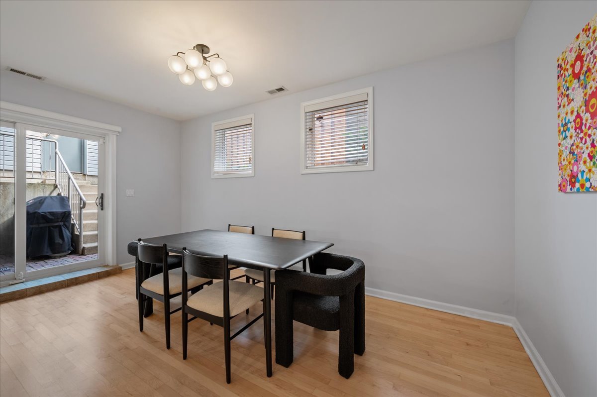2140 W Haddon Avenue Unit: 1E