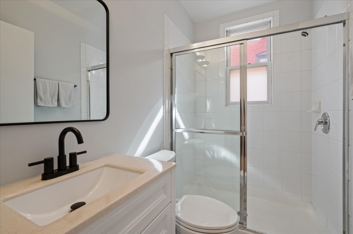 2140 W Haddon Avenue Unit: 1E