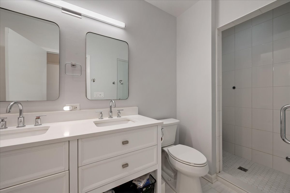 2140 W Haddon Avenue Unit: 1E