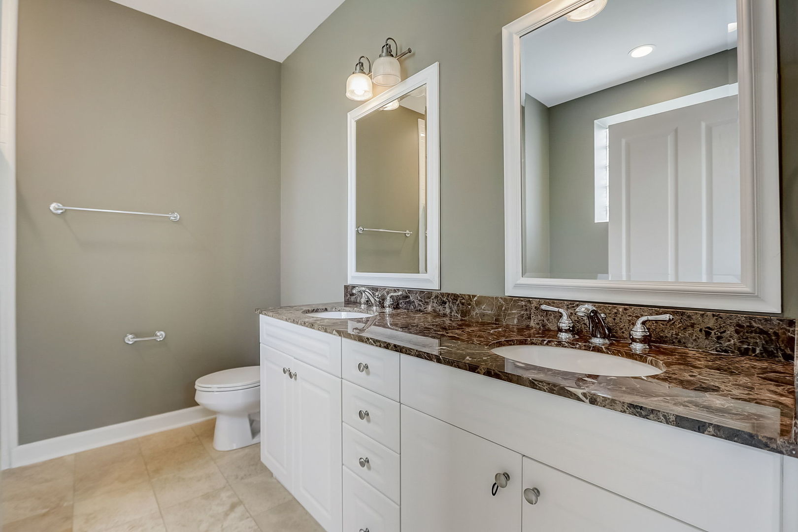 819 Foster Street Unit: 3N