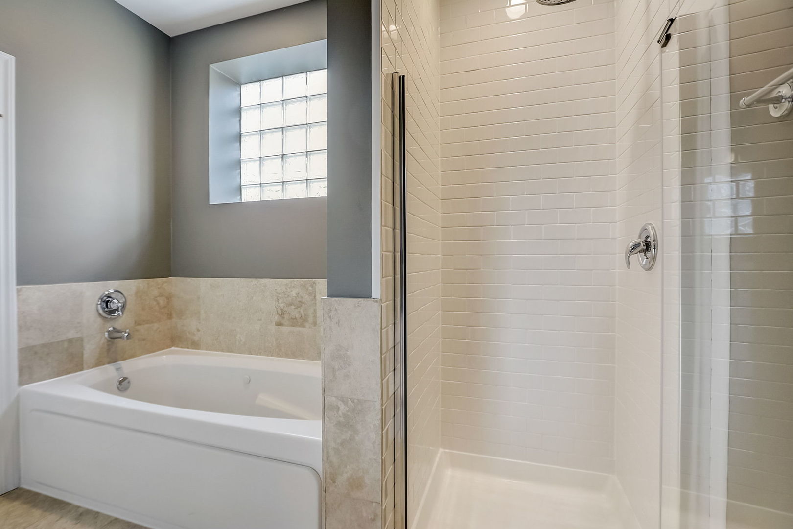 819 Foster Street Unit: 3N