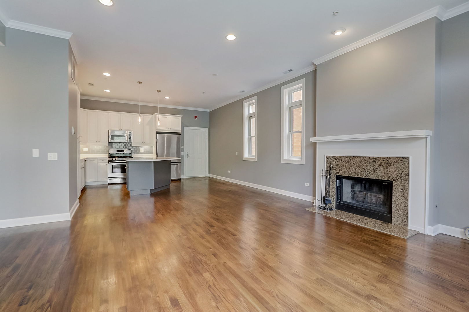 819 Foster Street Unit: 3N