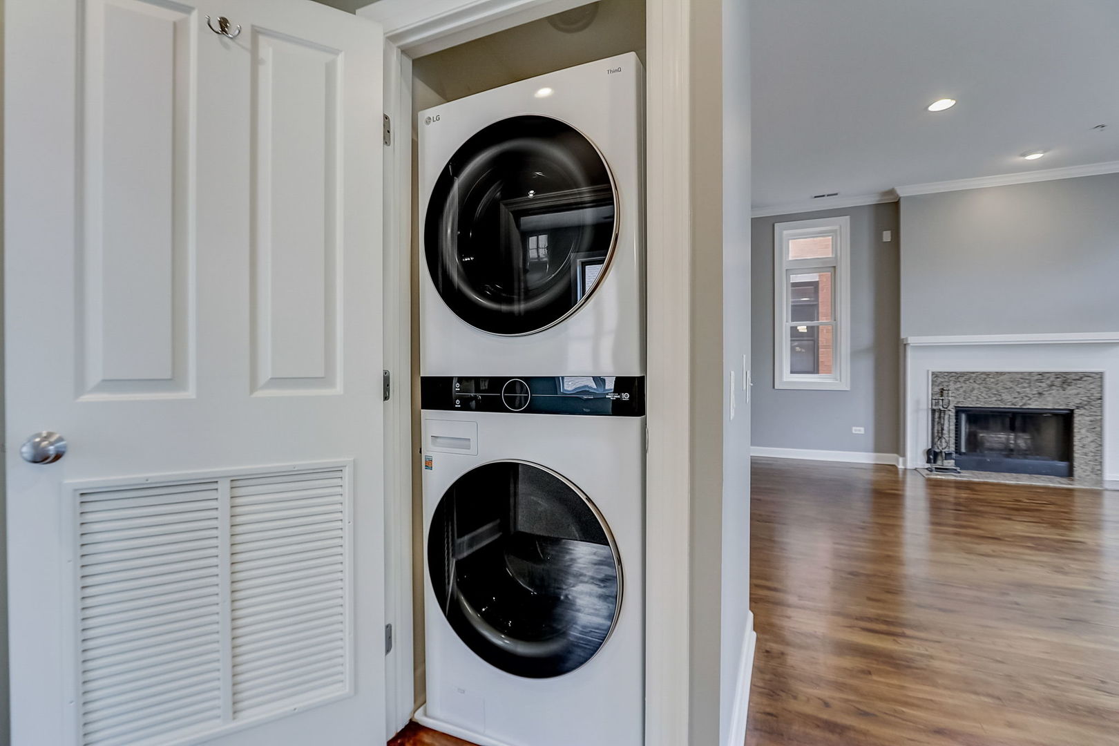 819 Foster Street Unit: 3N